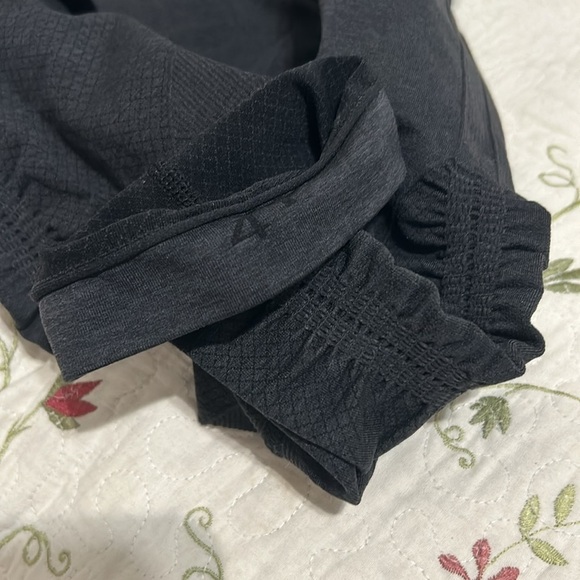 Lululemon In The Flow Crop II Black size 4 Compression - Picture 8 of 12